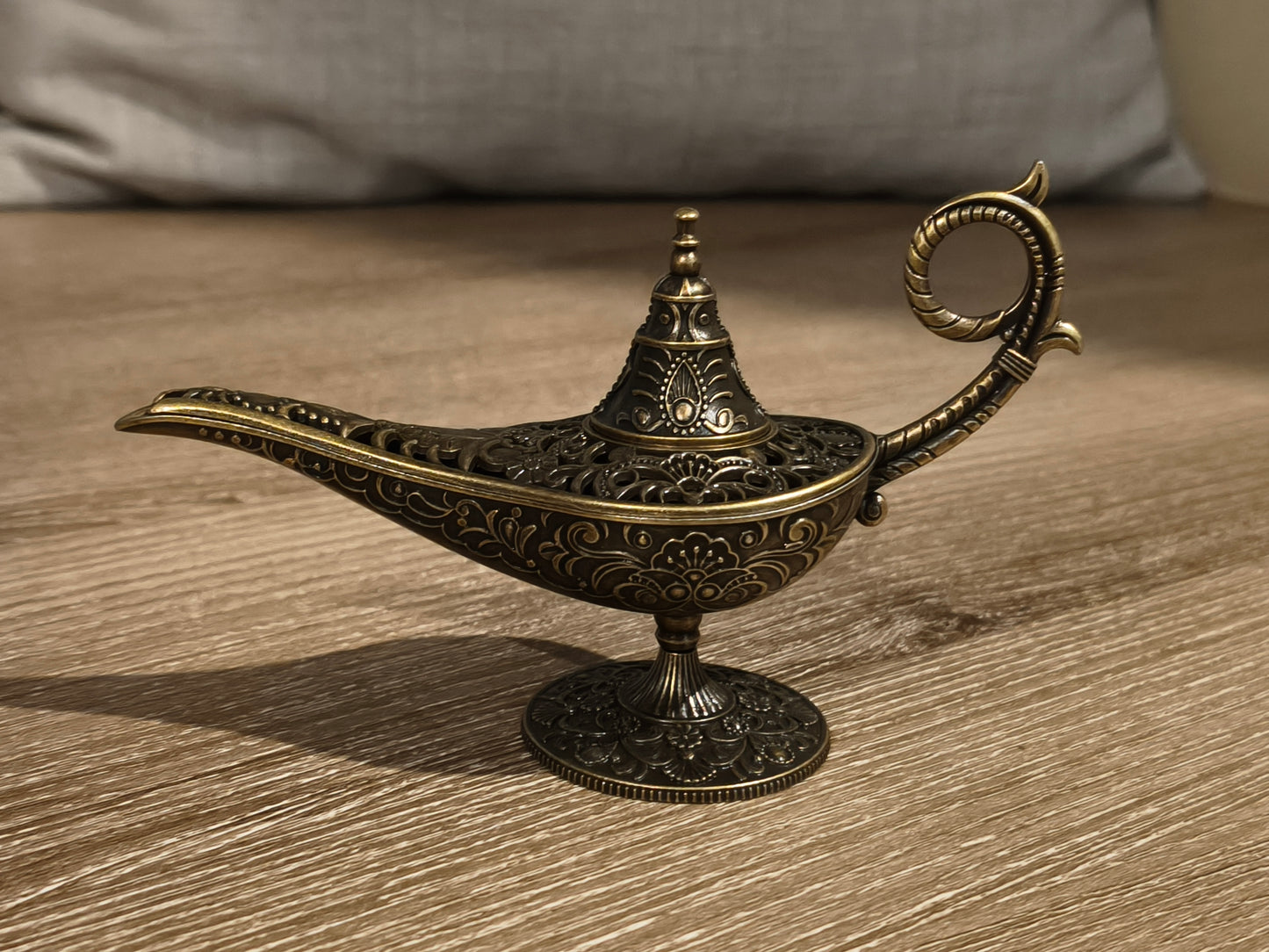 Aladdin Magic Lamp Shape Incense Burner