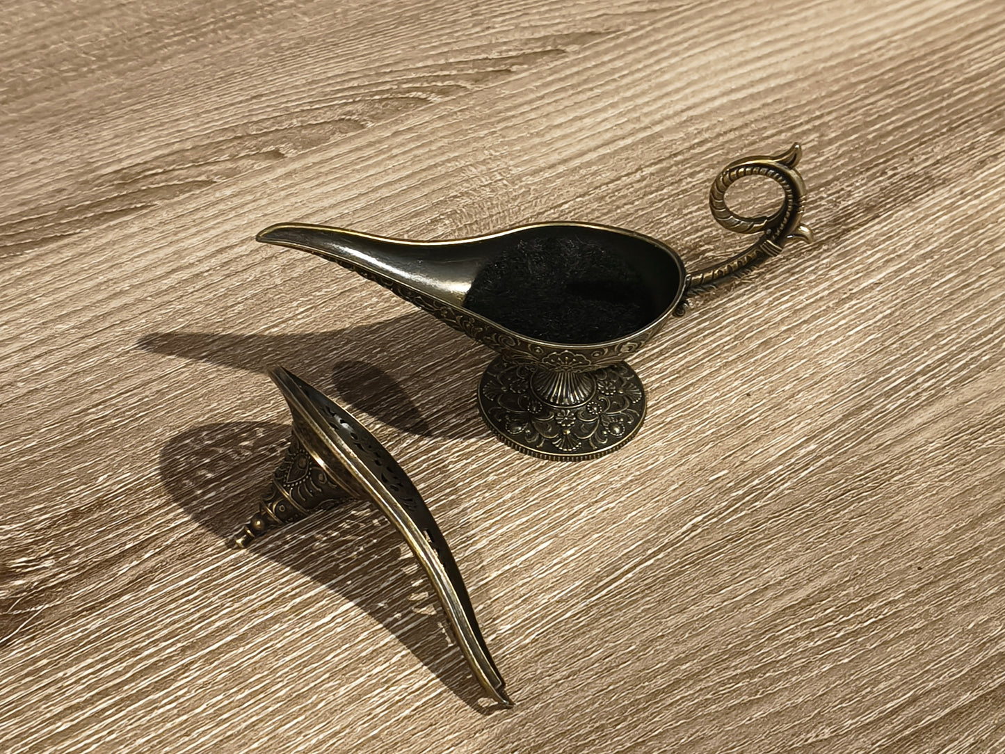 Aladdin Magic Lamp Shape Incense Burner